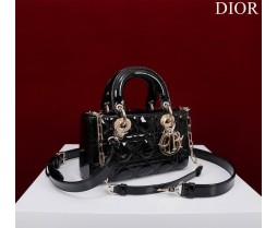Dior M0541 Bags series (2) The prices are in the Size Chart